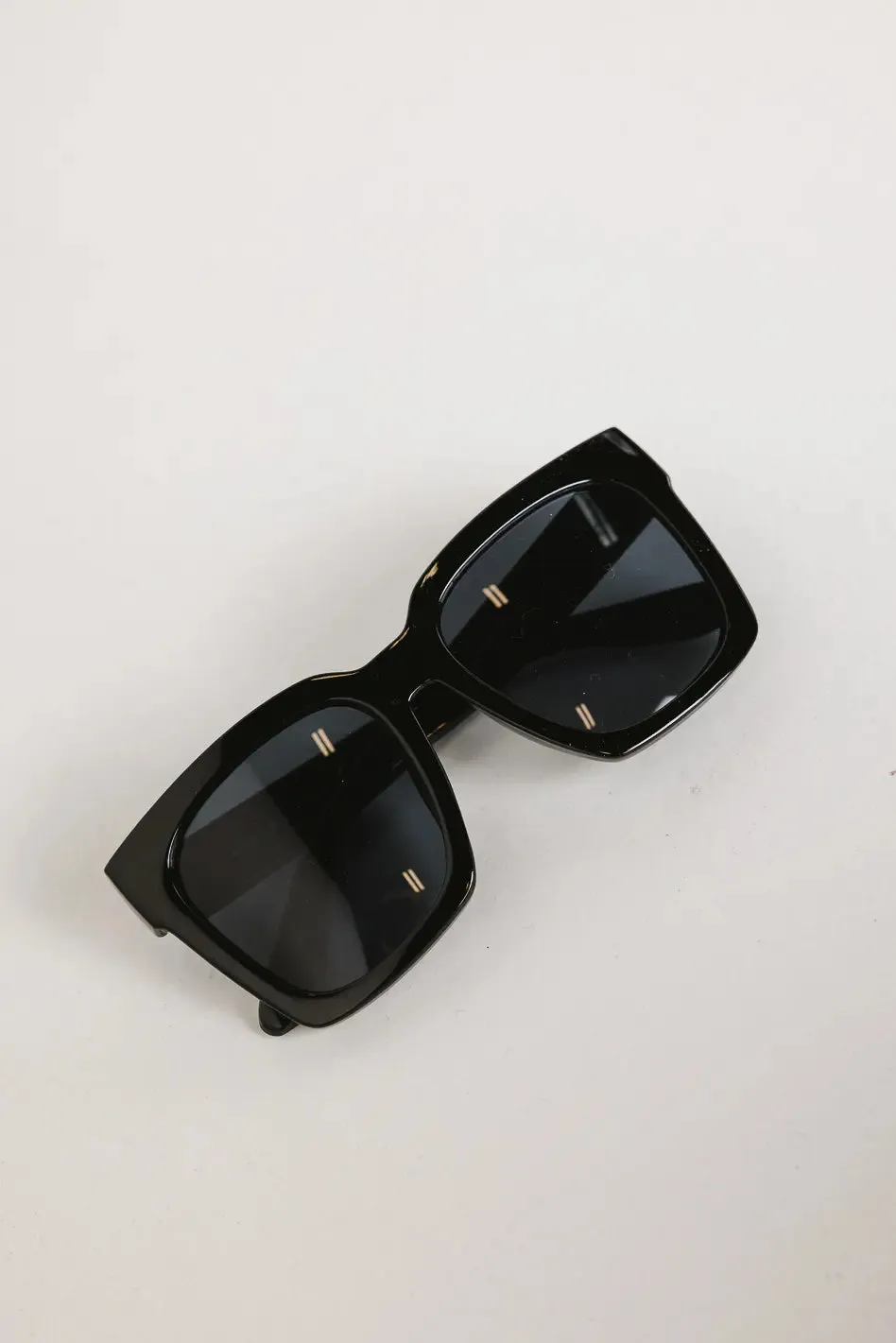 Ana Sunglasses in Black