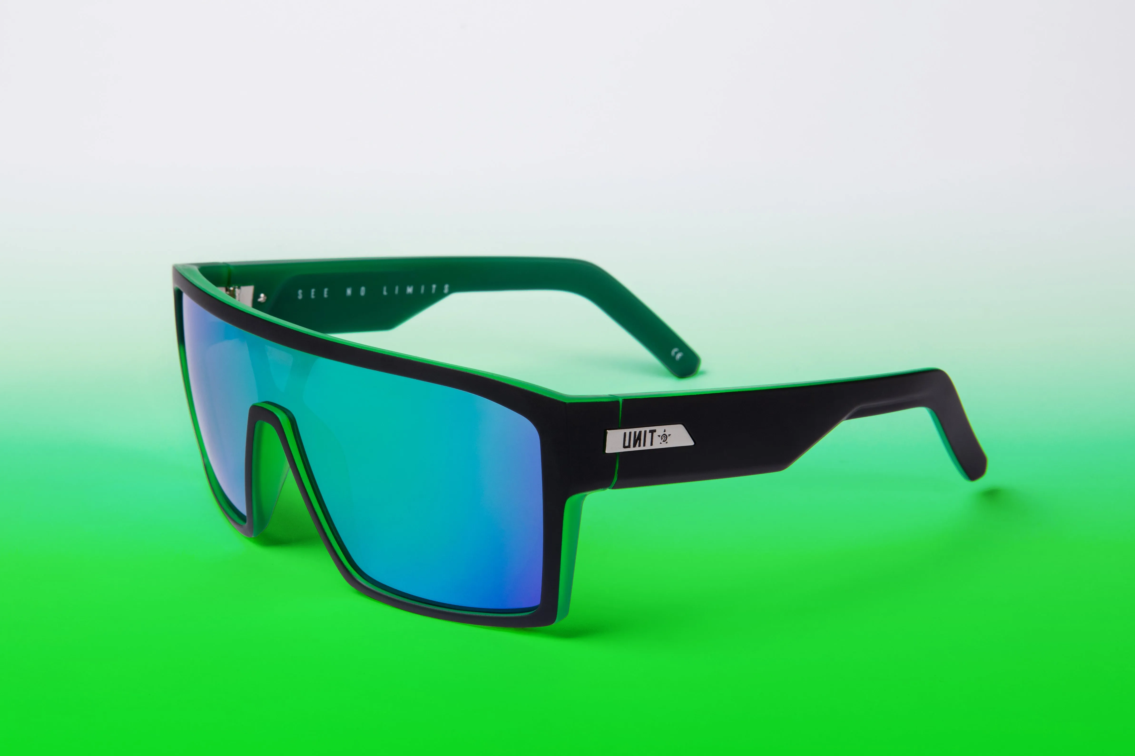 UNIT Sunglasses Command -  Matte Black Green Polarised